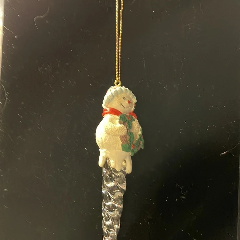 Avon Vintage 1995  “Icicle Fun Ornament Snowman with Wreath”
